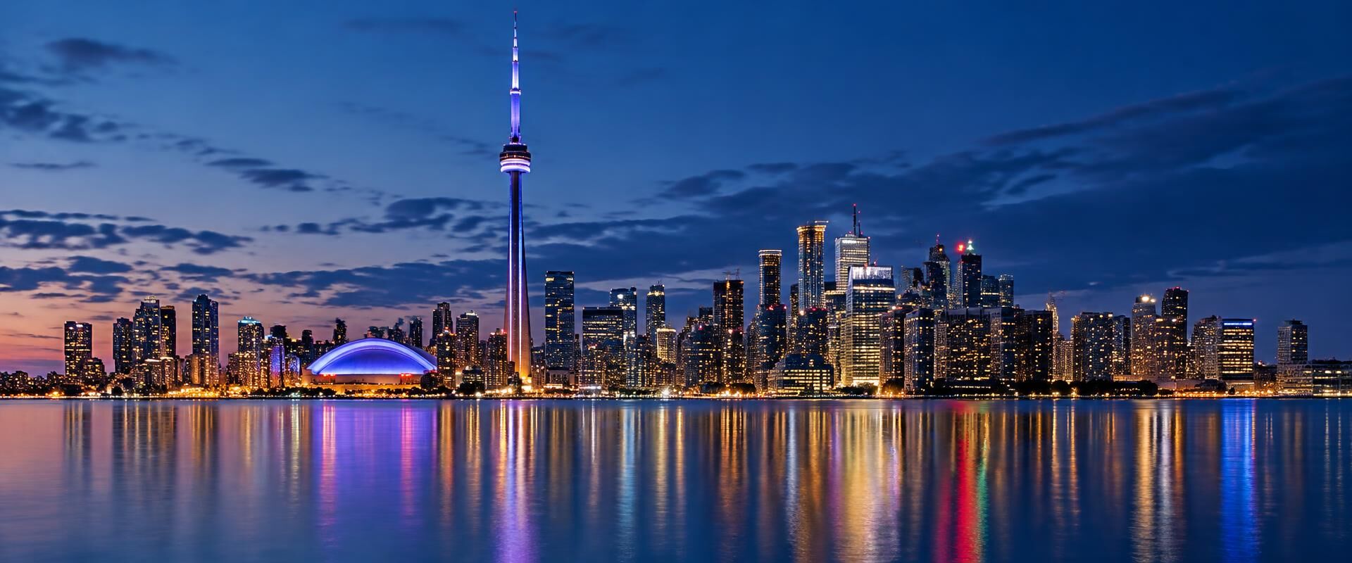 Toronto skyline and the CN Tower at dusk